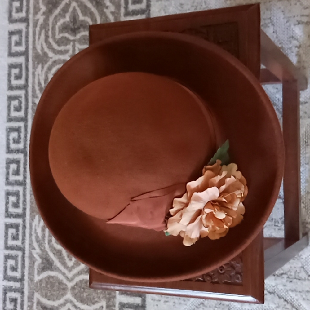 Small brim wool hat